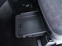 助手席の座席シート下には車検証も収められる収納部がございます!