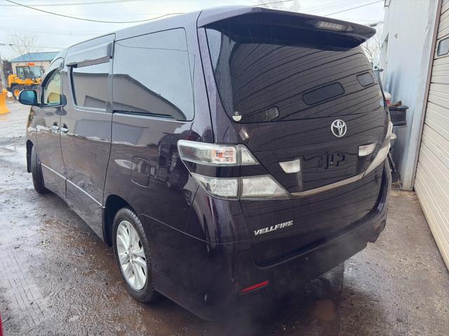 ヴェルファイア ２．４Ｚ　プラチナムセレクション　４ＷＤ・７人乗り・両側電動パワースライドドア・ＥＴＣ・ＨＩＤヘットライト・オットマンパワーバックドア・フリップダウンモニター・社外ナビ・ＴＶ・車検整備付き（7枚目）