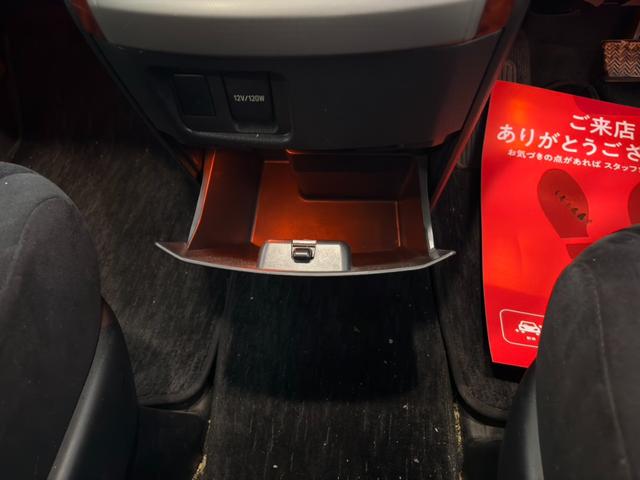 ヴェルファイア ２．４Ｚ　プラチナムセレクション　４ＷＤ・７人乗り・両側電動パワースライドドア・ＥＴＣ・ＨＩＤヘットライト・オットマンパワーバックドア・フリップダウンモニター・社外ナビ・ＴＶ・車検整備付き（52枚目）