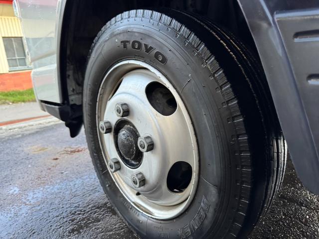 キャンター 　２トン３段クレーンロング　ラジコン　パラフック　ユニックブーム　フル装備　５ＭＴ　走行９．５万キロ　車検１年付　荷台３ｍ５３ｃｍ×１ｍ７９ｃｍ（12枚目）