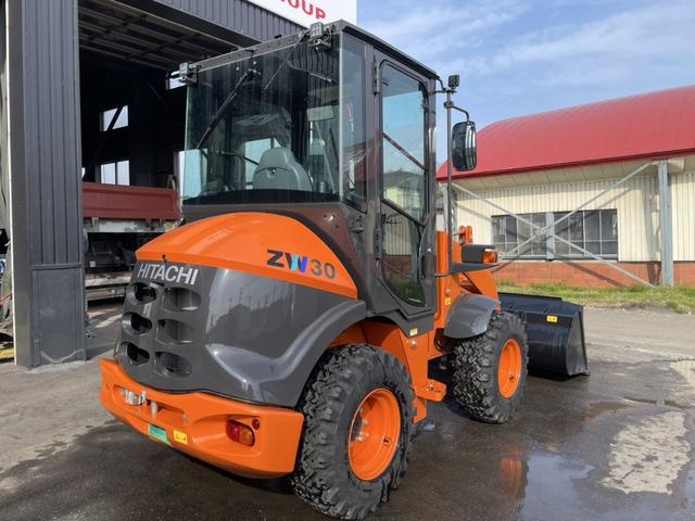 日本 タイヤショベル ZW30-5B 0.4立米 バケット幅169cm 使用時間16時間 スノータイヤ装着 ダブルヒーター仕様 AM/FMラジオ USB Bluetooth(7枚目)