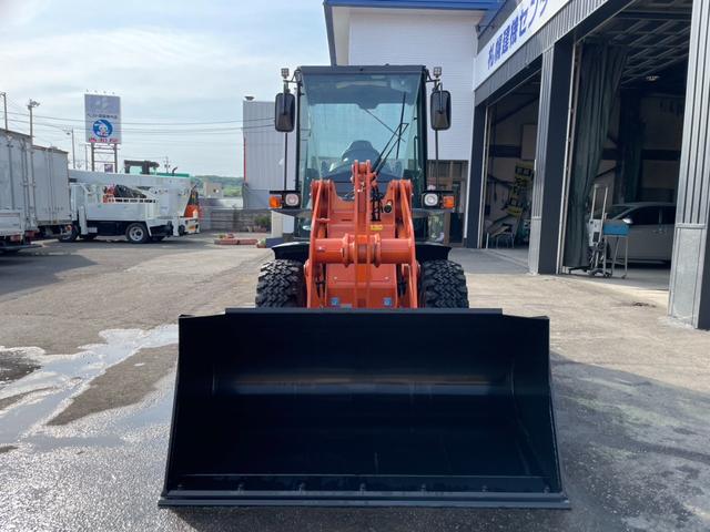 日本 タイヤショベル ZW30-5B 0.4立米 バケット幅169cm 使用時間16時間 スノータイヤ装着 ダブルヒーター仕様 AM/FMラジオ USB Bluetooth(10枚目)