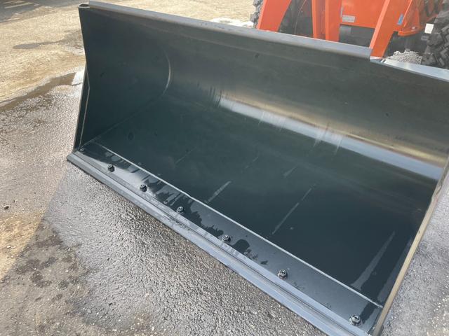 日本 タイヤショベル ZW30-5B 0.4立米 バケット幅169cm 使用時間16時間 スノータイヤ装着 ダブルヒーター仕様 AM/FMラジオ USB Bluetooth(12枚目)