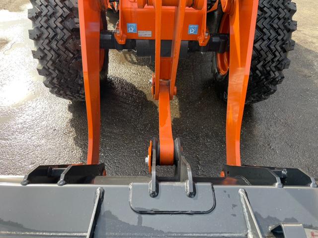 日本 タイヤショベル ZW30-5B 0.4立米 バケット幅169cm 使用時間16時間 スノータイヤ装着 ダブルヒーター仕様 AM/FMラジオ USB Bluetooth(16枚目)