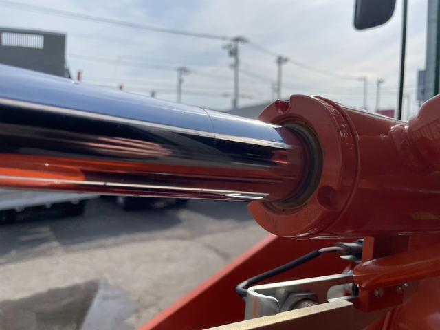 日本 タイヤショベル ZW30-5B 0.4立米 バケット幅169cm 使用時間16時間 スノータイヤ装着 ダブルヒーター仕様 AM/FMラジオ USB Bluetooth(17枚目)