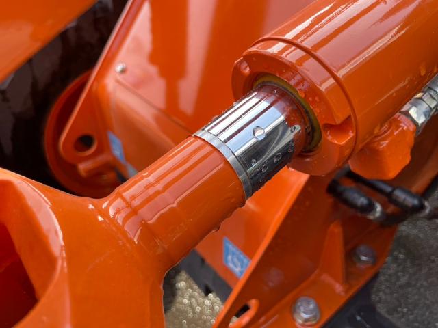 日本 タイヤショベル ZW30-5B 0.4立米 バケット幅169cm 使用時間16時間 スノータイヤ装着 ダブルヒーター仕様 AM/FMラジオ USB Bluetooth(18枚目)