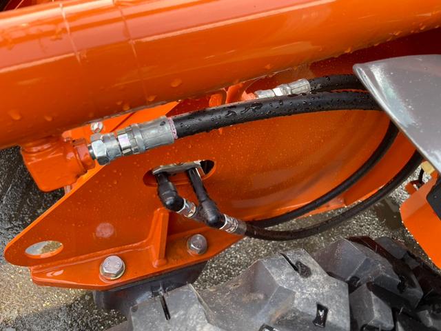 日本 タイヤショベル ZW30-5B 0.4立米 バケット幅169cm 使用時間16時間 スノータイヤ装着 ダブルヒーター仕様 AM/FMラジオ USB Bluetooth(21枚目)