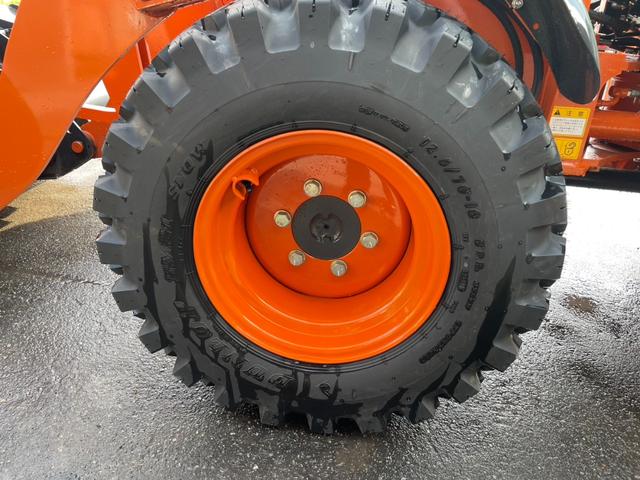 日本 タイヤショベル ZW30-5B 0.4立米 バケット幅169cm 使用時間16時間 スノータイヤ装着 ダブルヒーター仕様 AM/FMラジオ USB Bluetooth(23枚目)