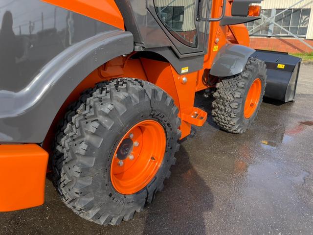 日本 タイヤショベル ZW30-5B 0.4立米 バケット幅169cm 使用時間16時間 スノータイヤ装着 ダブルヒーター仕様 AM/FMラジオ USB Bluetooth(33枚目)