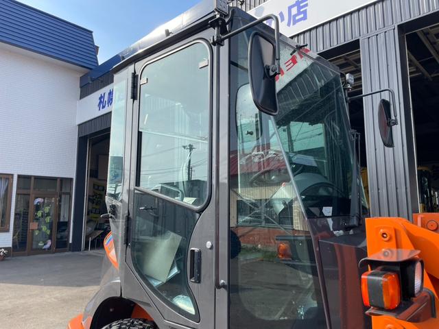 日本 タイヤショベル ZW30-5B 0.4立米 バケット幅169cm 使用時間16時間 スノータイヤ装着 ダブルヒーター仕様 AM/FMラジオ USB Bluetooth(34枚目)