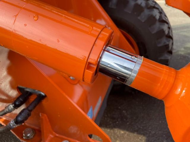 日本 タイヤショベル ZW30-5B 0.4立米 バケット幅169cm 使用時間16時間 スノータイヤ装着 ダブルヒーター仕様 AM/FMラジオ USB Bluetooth(37枚目)