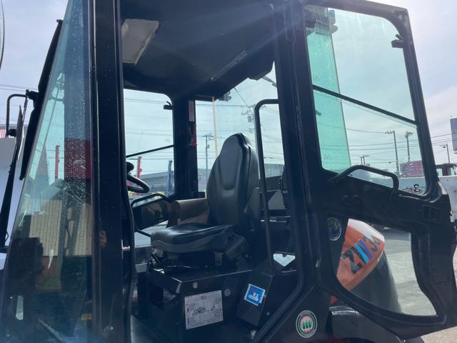 日本 タイヤショベル ZW30-5B 0.4立米 バケット幅169cm 使用時間16時間 スノータイヤ装着 ダブルヒーター仕様 AM/FMラジオ USB Bluetooth(38枚目)
