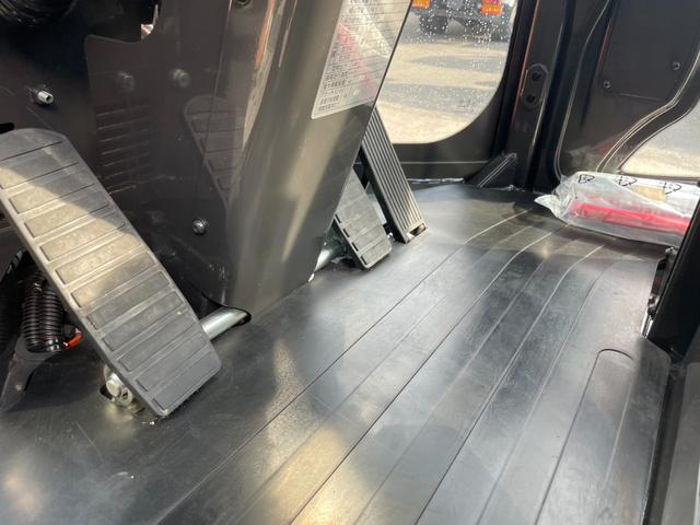 日本 タイヤショベル ZW30-5B 0.4立米 バケット幅169cm 使用時間16時間 スノータイヤ装着 ダブルヒーター仕様 AM/FMラジオ USB Bluetooth(40枚目)