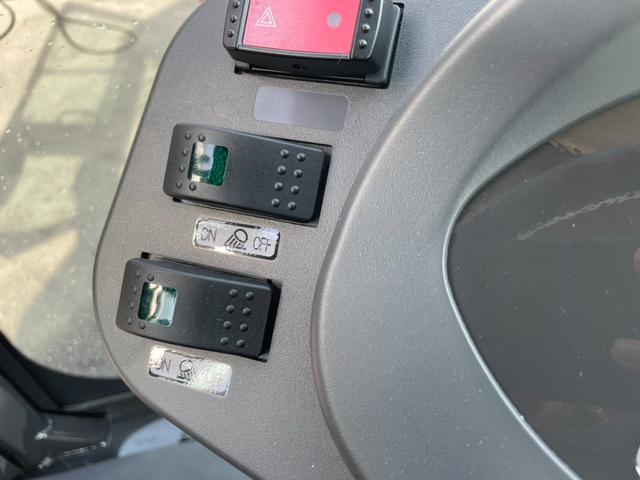 日本 タイヤショベル ZW30-5B 0.4立米 バケット幅169cm 使用時間16時間 スノータイヤ装着 ダブルヒーター仕様 AM/FMラジオ USB Bluetooth(43枚目)