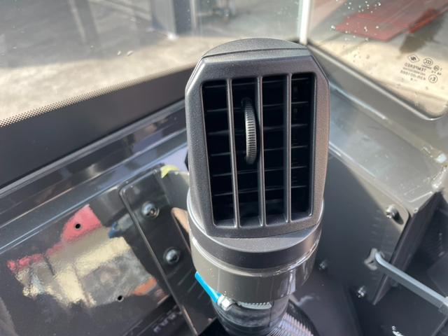 日本 タイヤショベル ZW30-5B 0.4立米 バケット幅169cm 使用時間16時間 スノータイヤ装着 ダブルヒーター仕様 AM/FMラジオ USB Bluetooth(48枚目)