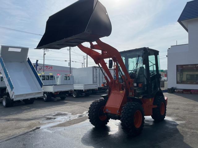 日本 タイヤショベル ZW30-5B 0.4立米 バケット幅169cm 使用時間16時間 スノータイヤ装着 ダブルヒーター仕様 AM/FMラジオ USB Bluetooth(53枚目)