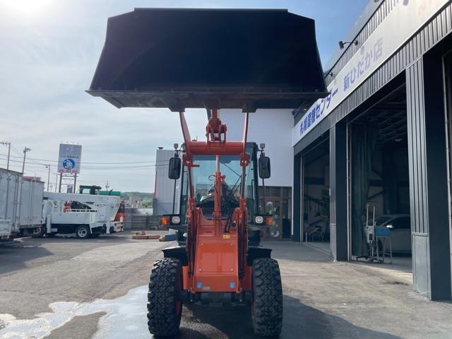 日本 タイヤショベル ZW30-5B 0.4立米 バケット幅169cm 使用時間16時間 スノータイヤ装着 ダブルヒーター仕様 AM/FMラジオ USB Bluetooth(54枚目)