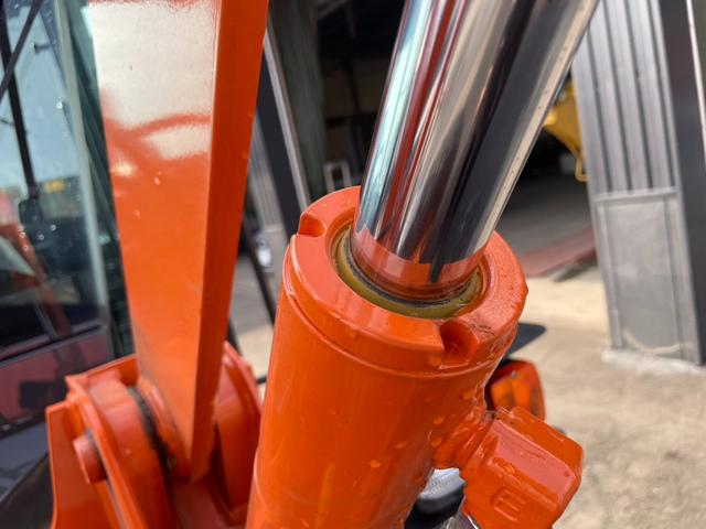 日本 タイヤショベル ZW30-5B 0.4立米 バケット幅169cm 使用時間16時間 スノータイヤ装着 ダブルヒーター仕様 AM/FMラジオ USB Bluetooth(58枚目)