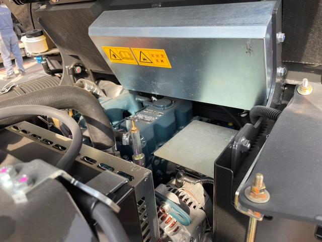 日本 タイヤショベル ZW30-5B 0.4立米 バケット幅169cm 使用時間16時間 スノータイヤ装着 ダブルヒーター仕様 AM/FMラジオ USB Bluetooth(74枚目)