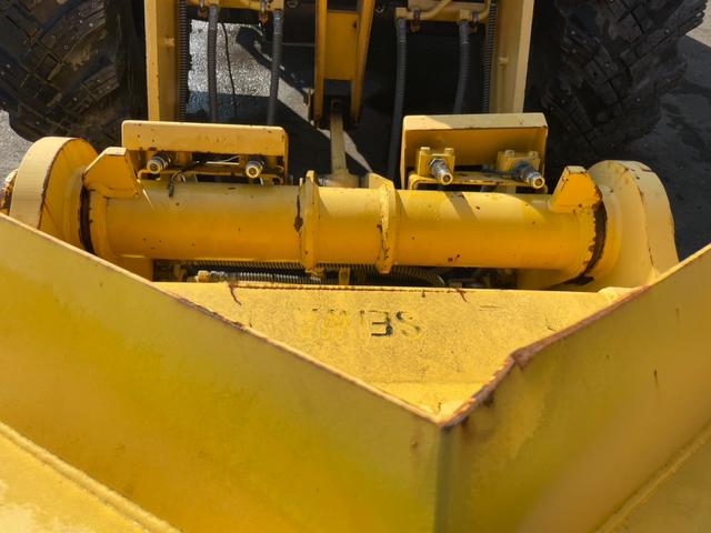 日本 　コマツ　ＷＡ１００－６Ｙ　１．３立米　大型タイヤショベル　ワンタッチカプラ　ノーマルバケット付き　スパイクタイヤ装着　エアコン（30枚目）