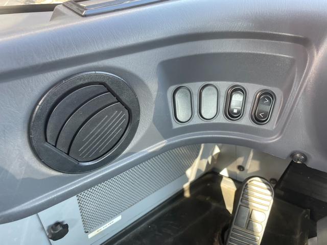 日本 　コマツ　ＷＡ１００－６Ｙ　１．３立米　大型タイヤショベル　ワンタッチカプラ　ノーマルバケット付き　スパイクタイヤ装着　エアコン（49枚目）