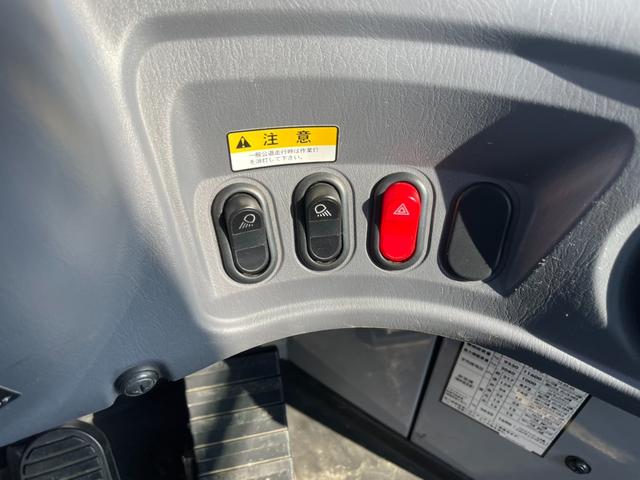 日本 　コマツ　ＷＡ１００－６Ｙ　１．３立米　大型タイヤショベル　ワンタッチカプラ　ノーマルバケット付き　スパイクタイヤ装着　エアコン（51枚目）