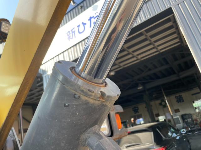 日本 　コマツ　ＷＡ１００－６Ｙ　１．３立米　大型タイヤショベル　ワンタッチカプラ　ノーマルバケット付き　スパイクタイヤ装着　エアコン（63枚目）