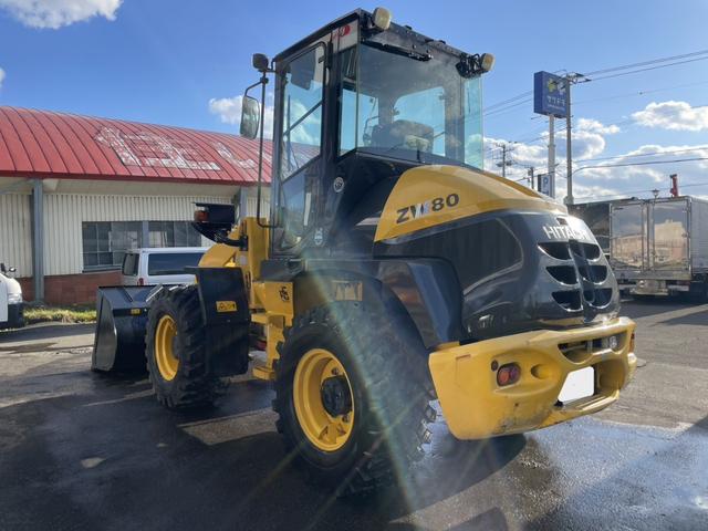 日本 日立ZW80S-5B 令和3年(2021)年式 0.9立米 バケット幅198cm 使用時間2010時間 ダブルヒーター スパイクタイヤ 車検令和9年10月(4枚目)