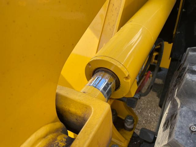 日本 日立ZW80S-5B 令和3年(2021)年式 0.9立米 バケット幅198cm 使用時間2010時間 ダブルヒーター スパイクタイヤ 車検令和9年10月(18枚目)