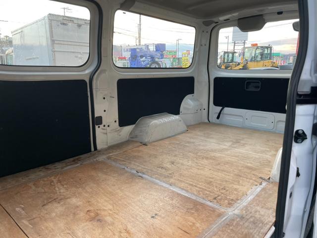 NV350キャラバンバン 平成26(2014)年式 車検1年付 フル装備 スノーモードスイッチ キーレス ABS ETC ディーゼル 切替4WD オートマ ホワイト(32枚目)