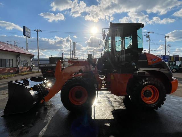 日本 日立 ZW80S-5B 0.9立米 バケット幅199cm スノースパイクタイヤ ダブルヒーター 車検令和9年11月 ディーゼル(3枚目)