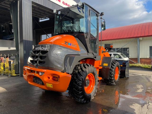 日本 日立 ZW80S-5B 0.9立米 バケット幅199cm スノースパイクタイヤ ダブルヒーター 車検令和9年11月 ディーゼル(6枚目)