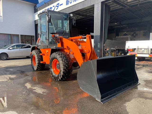 日本 日立 ZW80S-5B 0.9立米 バケット幅199cm スノースパイクタイヤ ダブルヒーター 車検令和9年11月 ディーゼル(8枚目)