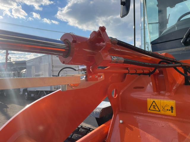 日本 日立 ZW80S-5B 0.9立米 バケット幅199cm スノースパイクタイヤ ダブルヒーター 車検令和9年11月 ディーゼル(16枚目)