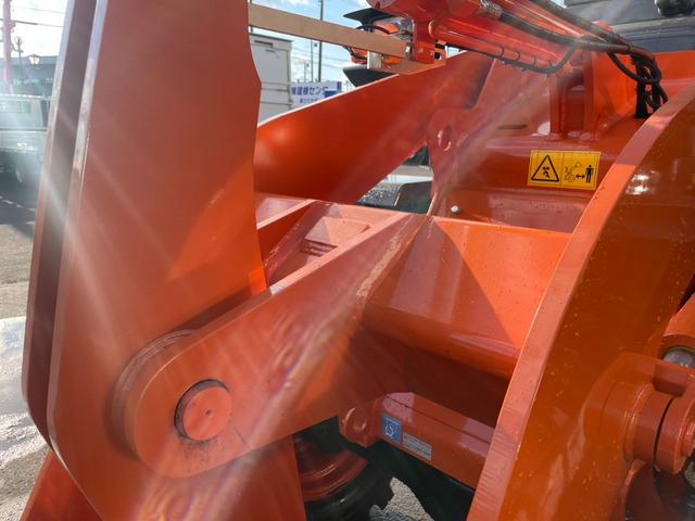 日本 日立 ZW80S-5B 0.9立米 バケット幅199cm スノースパイクタイヤ ダブルヒーター 車検令和9年11月 ディーゼル(17枚目)