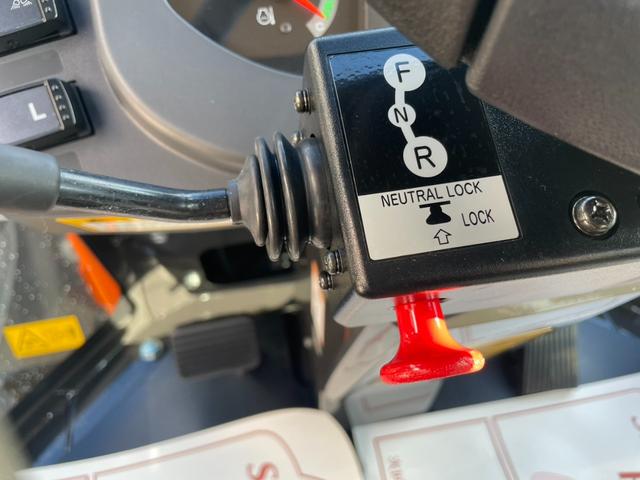 日本 日立 ZW80S-5B 0.9立米 バケット幅199cm スノースパイクタイヤ ダブルヒーター 車検令和9年11月 ディーゼル(54枚目)