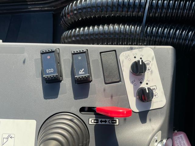 日本 日立 ZW80S-5B 0.9立米 バケット幅199cm スノースパイクタイヤ ダブルヒーター 車検令和9年11月 ディーゼル(60枚目)