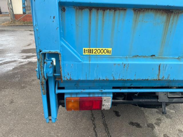 ダイナトラック 　２トンＷキャブロング　新明和　垂直パワーゲート　パワステ　エアコン　５ＭＴ　車検１年付　走行１３．９万キロ　荷台３ｍ３０ｃｍ×１ｍ８０ｃｍ（14枚目）