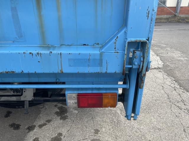 ダイナトラック 　２トンＷキャブロング　新明和　垂直パワーゲート　パワステ　エアコン　５ＭＴ　車検１年付　走行１３．９万キロ　荷台３ｍ３０ｃｍ×１ｍ８０ｃｍ（15枚目）