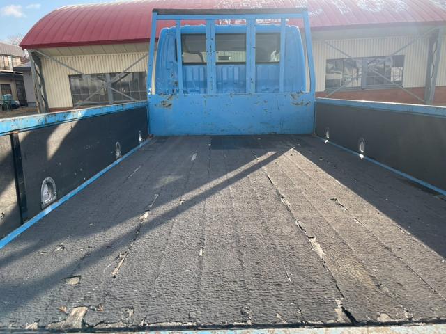 ダイナトラック 　２トンＷキャブロング　新明和　垂直パワーゲート　パワステ　エアコン　５ＭＴ　車検１年付　走行１３．９万キロ　荷台３ｍ３０ｃｍ×１ｍ８０ｃｍ（21枚目）