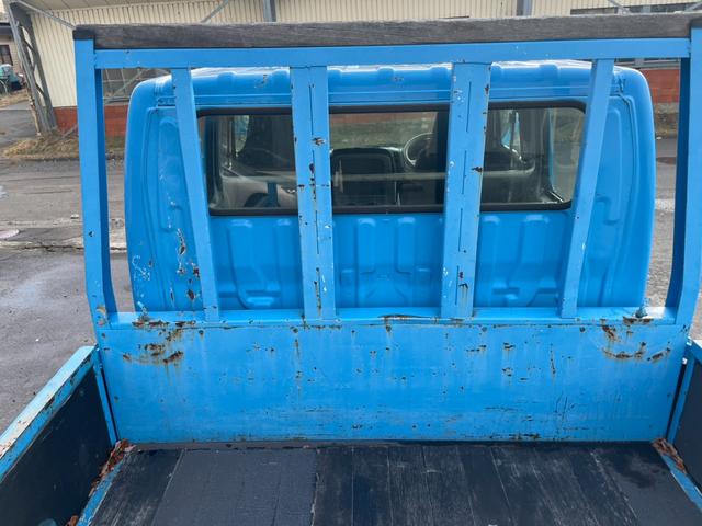 ダイナトラック 　２トンＷキャブロング　新明和　垂直パワーゲート　パワステ　エアコン　５ＭＴ　車検１年付　走行１３．９万キロ　荷台３ｍ３０ｃｍ×１ｍ８０ｃｍ（36枚目）