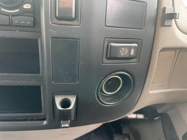 ダイナトラック 　２トンＷキャブロング　新明和　垂直パワーゲート　パワステ　エアコン　５ＭＴ　車検１年付　走行１３．９万キロ　荷台３ｍ３０ｃｍ×１ｍ８０ｃｍ（45枚目）