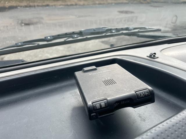 ダイナトラック 　２トンＷキャブロング　新明和　垂直パワーゲート　パワステ　エアコン　５ＭＴ　車検１年付　走行１３．９万キロ　荷台３ｍ３０ｃｍ×１ｍ８０ｃｍ（46枚目）