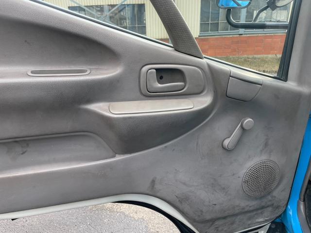 ダイナトラック 　２トンＷキャブロング　新明和　垂直パワーゲート　パワステ　エアコン　５ＭＴ　車検１年付　走行１３．９万キロ　荷台３ｍ３０ｃｍ×１ｍ８０ｃｍ（56枚目）