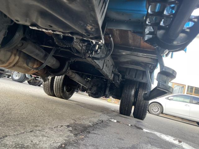 ダイナトラック 　２トンＷキャブロング　新明和　垂直パワーゲート　パワステ　エアコン　５ＭＴ　車検１年付　走行１３．９万キロ　荷台３ｍ３０ｃｍ×１ｍ８０ｃｍ（67枚目）