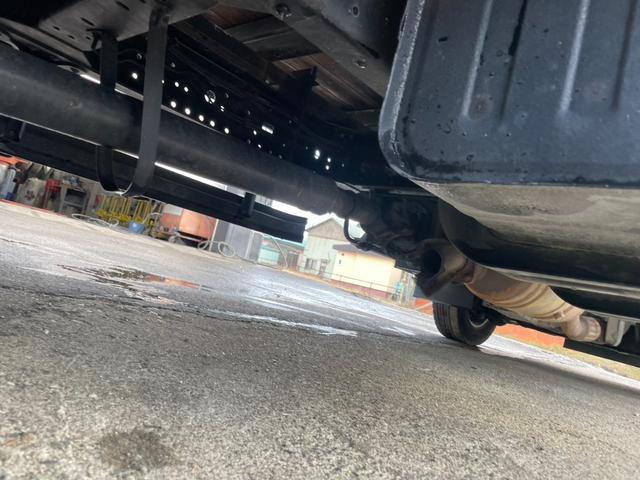 ダイナトラック 　２トンＷキャブロング　新明和　垂直パワーゲート　パワステ　エアコン　５ＭＴ　車検１年付　走行１３．９万キロ　荷台３ｍ３０ｃｍ×１ｍ８０ｃｍ（71枚目）