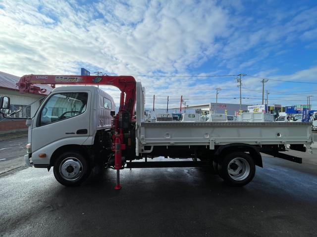 デュトロ 　２トン３段クレーン　ラジコン　４ＷＤ　フル装備　５ＭＴ　エコモード　アシストアイドル　ＡＢＳ　エアバック　ディーゼル　荷台３ｍ４７ｃｍ×１ｍ６９ｃｍ（3枚目）