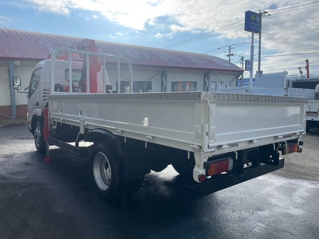 デュトロ 　２トン３段クレーン　ラジコン　４ＷＤ　フル装備　５ＭＴ　エコモード　アシストアイドル　ＡＢＳ　エアバック　ディーゼル　荷台３ｍ４７ｃｍ×１ｍ６９ｃｍ（4枚目）