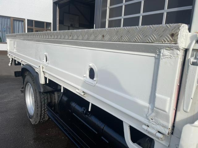 デュトロ 　２トン３段クレーン　ラジコン　４ＷＤ　フル装備　５ＭＴ　エコモード　アシストアイドル　ＡＢＳ　エアバック　ディーゼル　荷台３ｍ４７ｃｍ×１ｍ６９ｃｍ（21枚目）