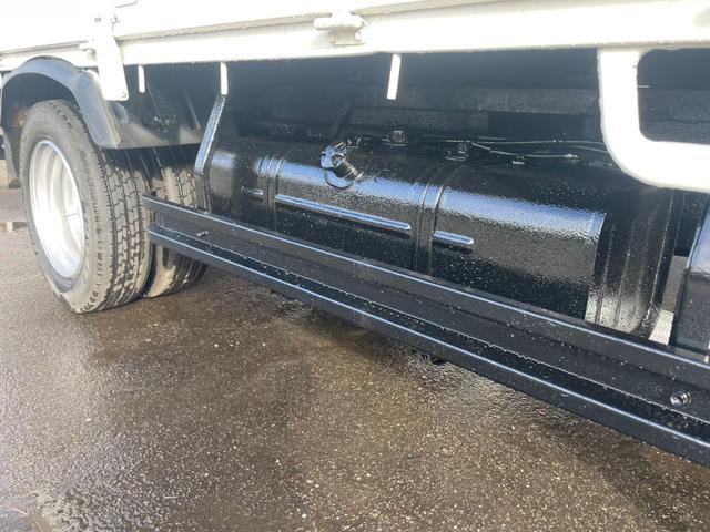 デュトロ 　２トン３段クレーン　ラジコン　４ＷＤ　フル装備　５ＭＴ　エコモード　アシストアイドル　ＡＢＳ　エアバック　ディーゼル　荷台３ｍ４７ｃｍ×１ｍ６９ｃｍ（24枚目）